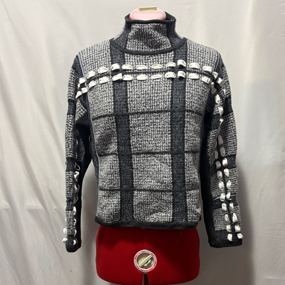 Club Monaco Gray & White Turtleneck Sweater MM393